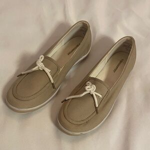 Grasshoppers Tan Canvas Loafers